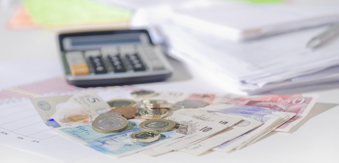 calculator-money-savings-budget
