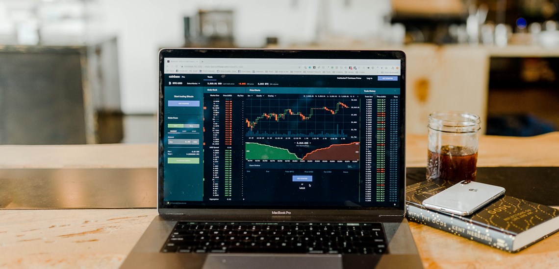 stock-markets-personal-finance-home-accounting-laptop